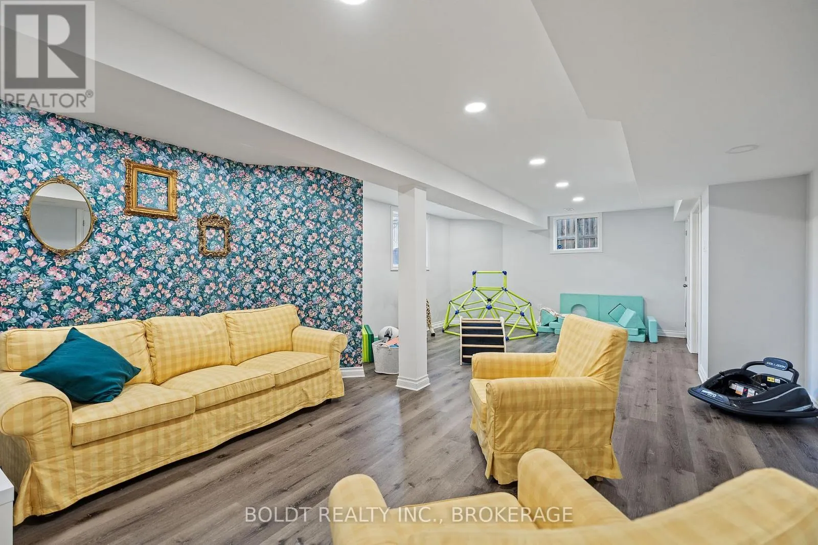 8114 WINDSONG DRIVE