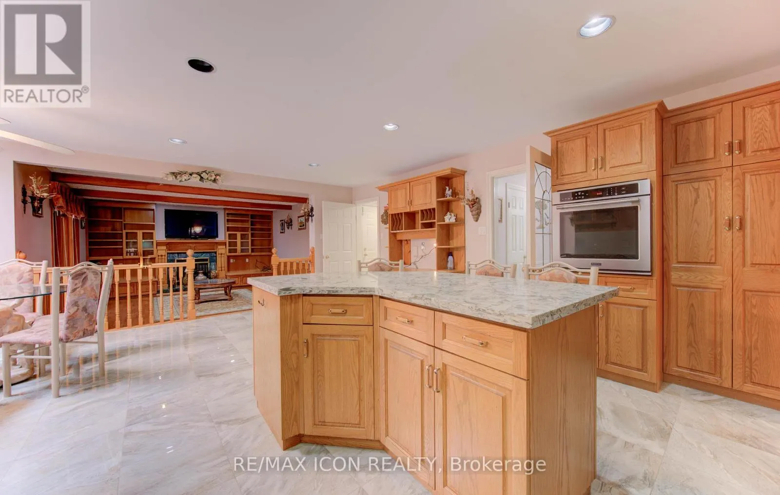 531 SANDBROOKE COURT