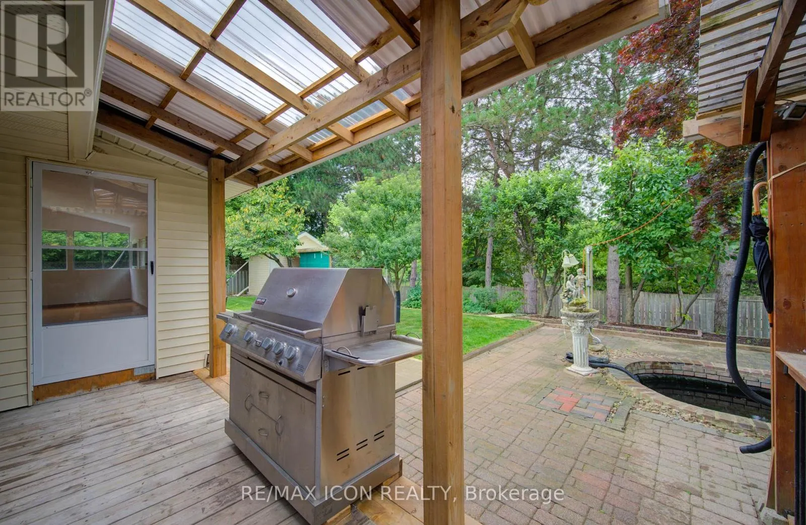 531 SANDBROOKE COURT