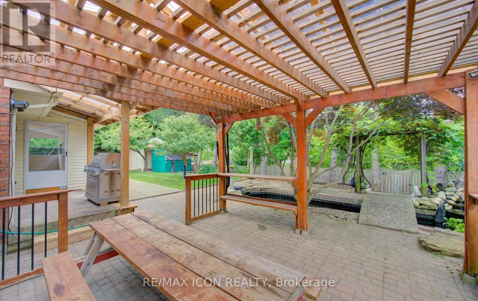 531 SANDBROOKE COURT