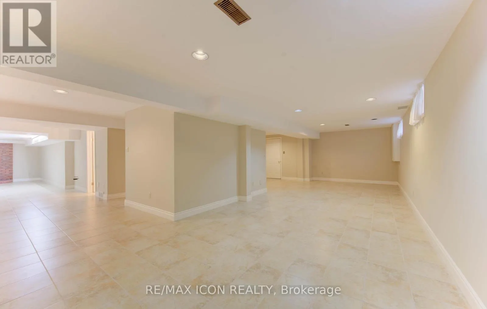 531 SANDBROOKE COURT