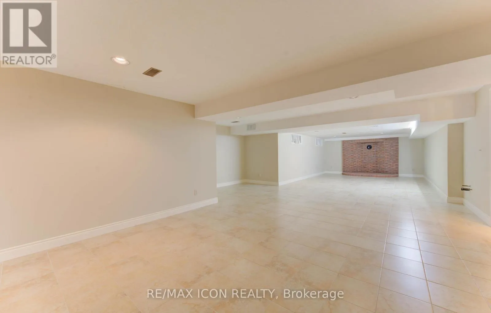 531 SANDBROOKE COURT