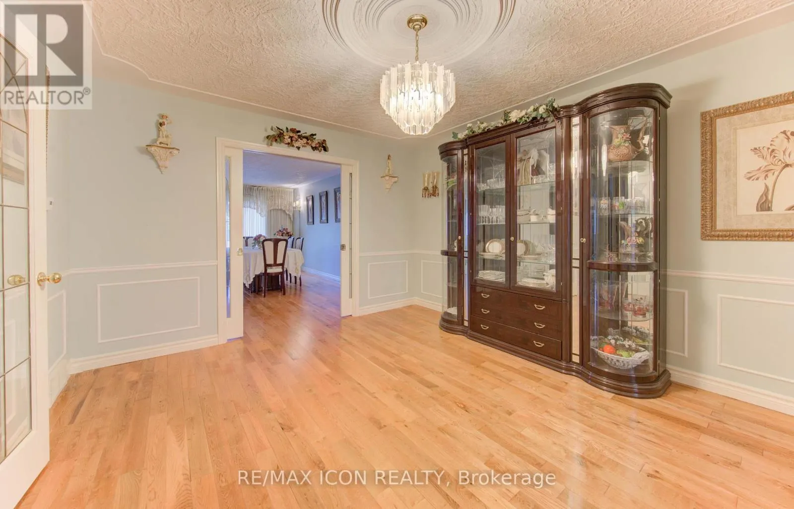 531 SANDBROOKE COURT