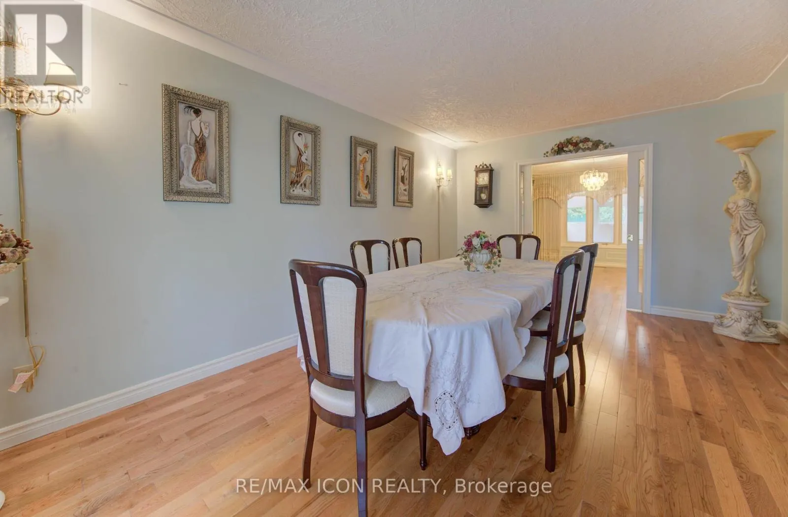 531 SANDBROOKE COURT