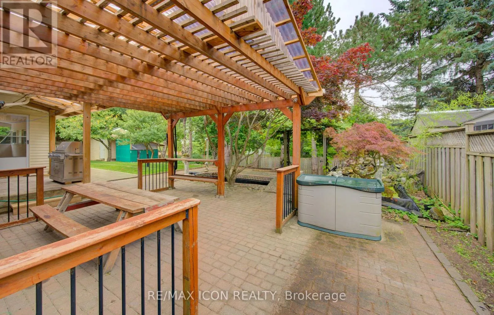 531 SANDBROOKE COURT