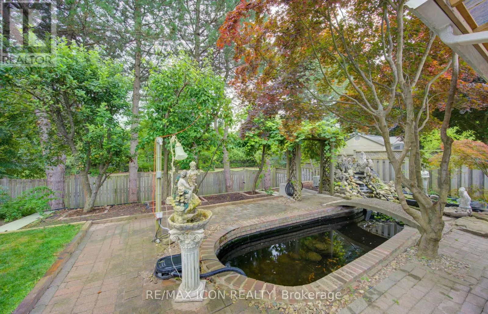 531 SANDBROOKE COURT