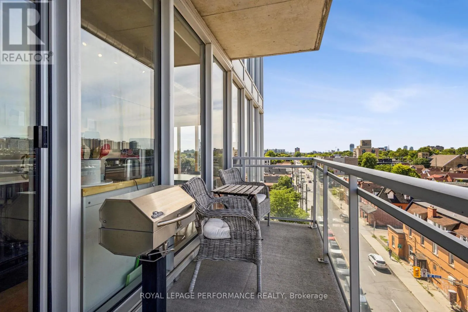 610 - 354 GLADSTONE AVENUE