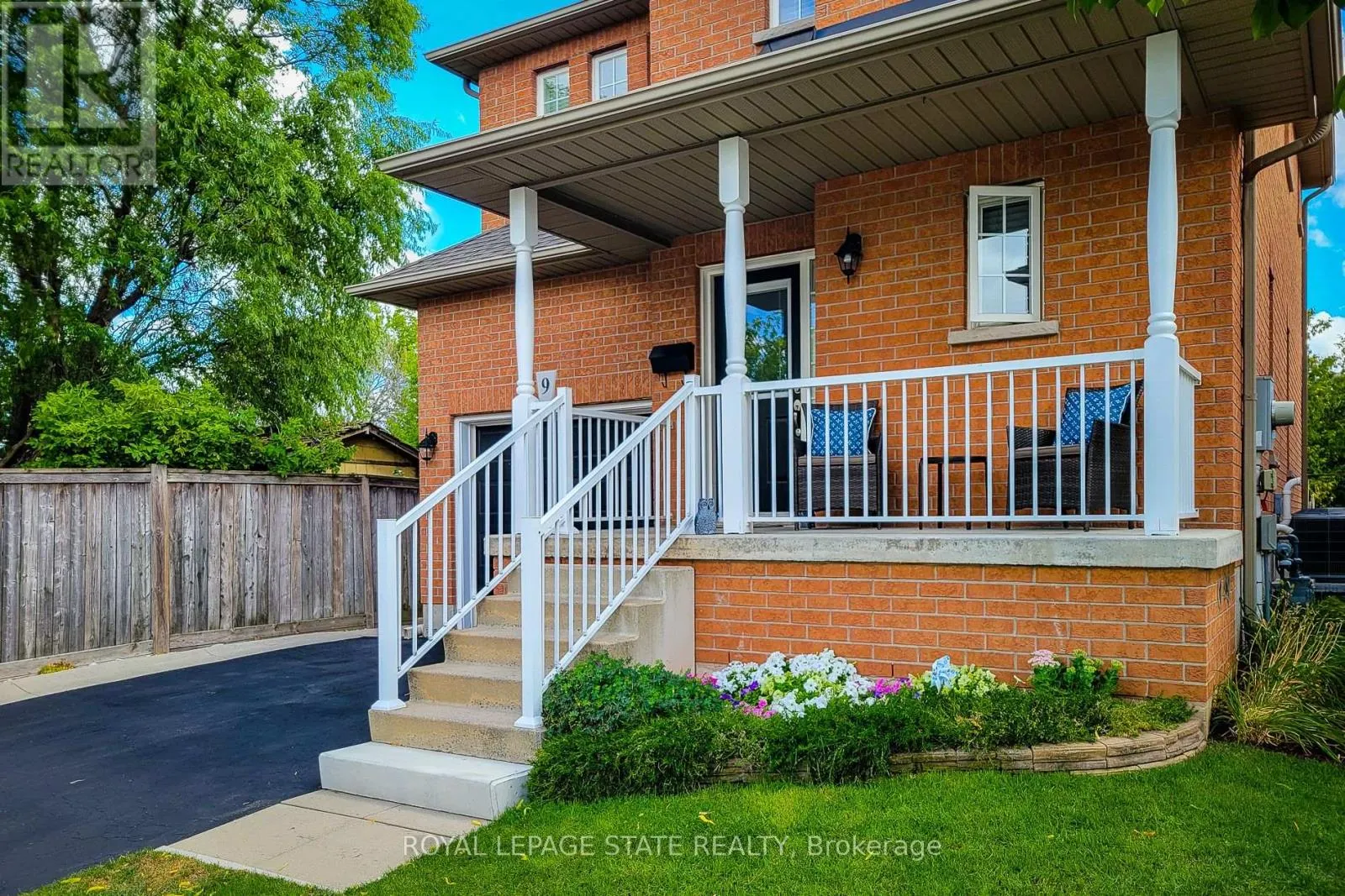 9 - 78 PEACHWOOD CRESCENT