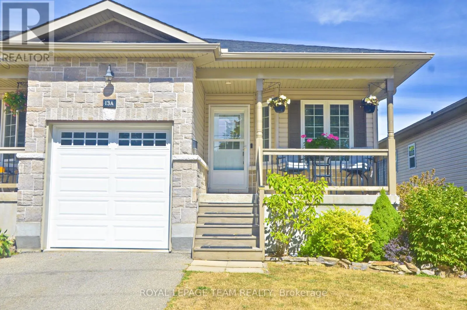 13A CENTRE STREET N