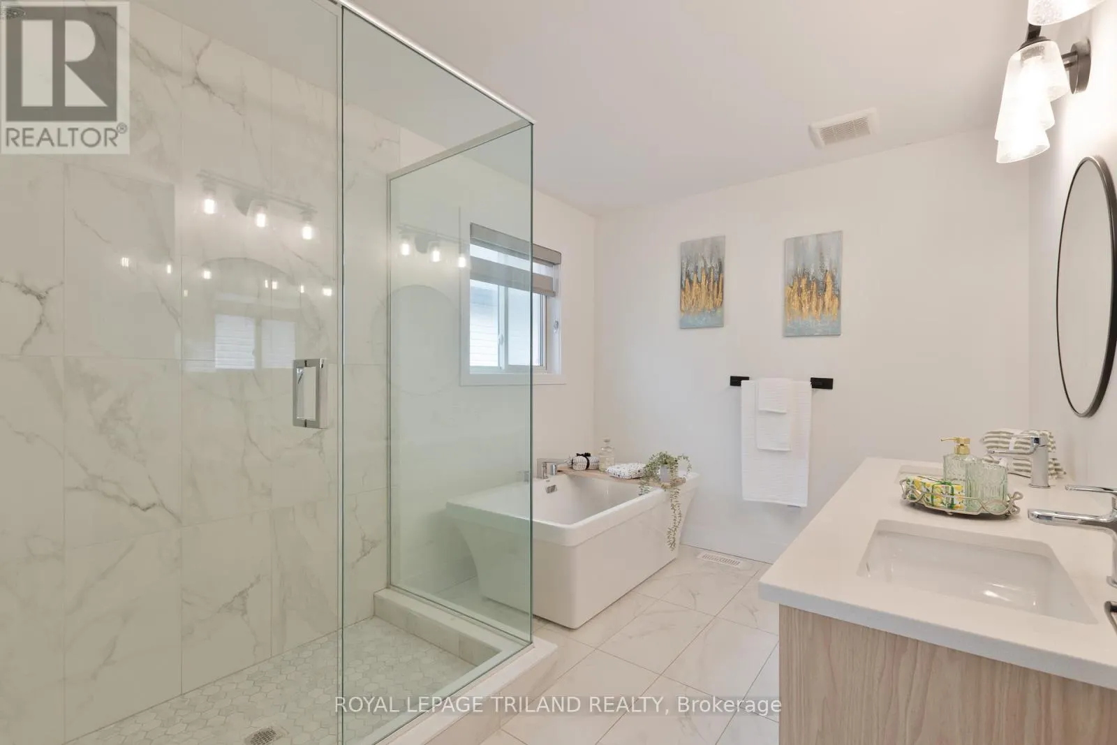 231 ROY MCDONALD DRIVE S