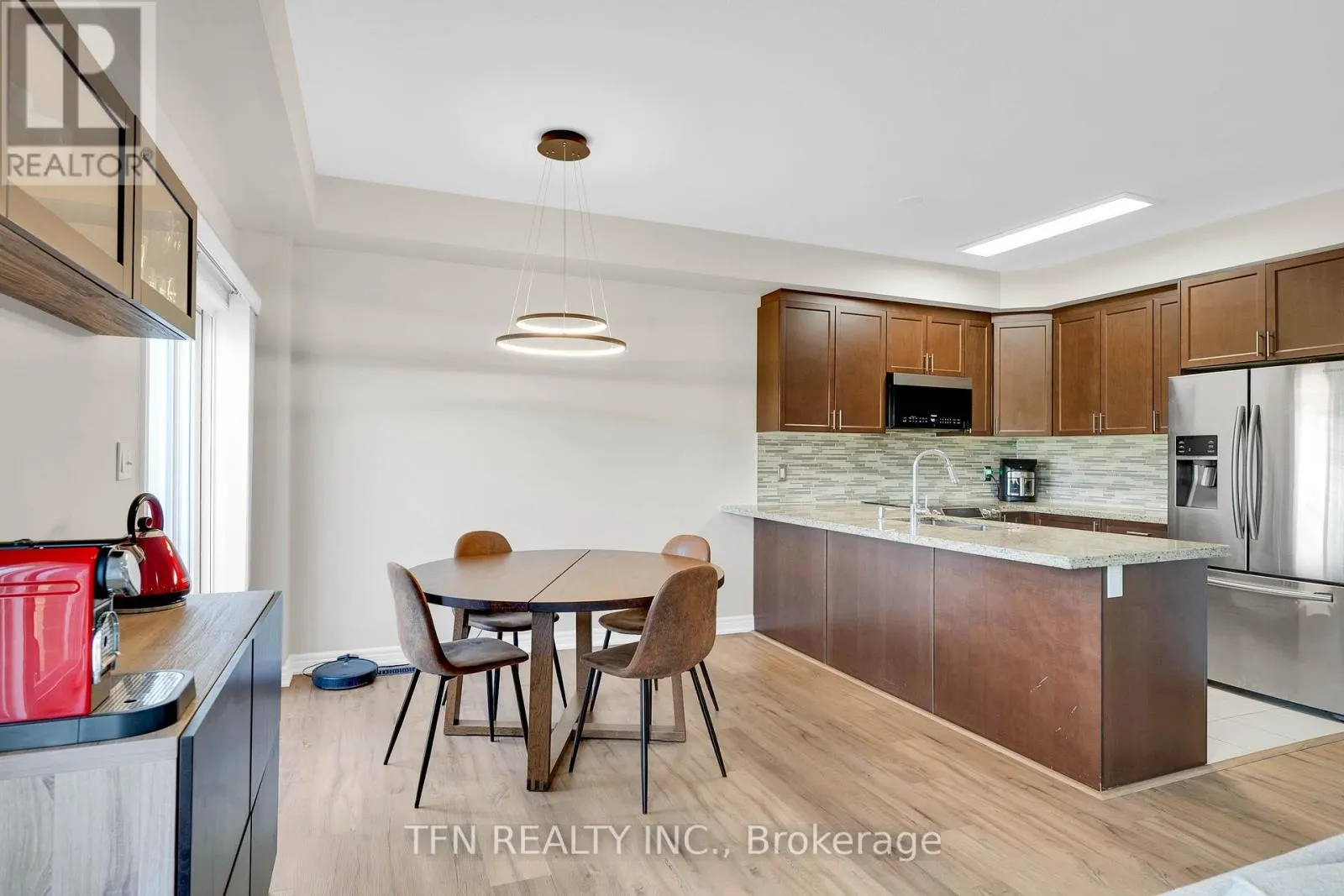 5 - 73 MEDICI LANE