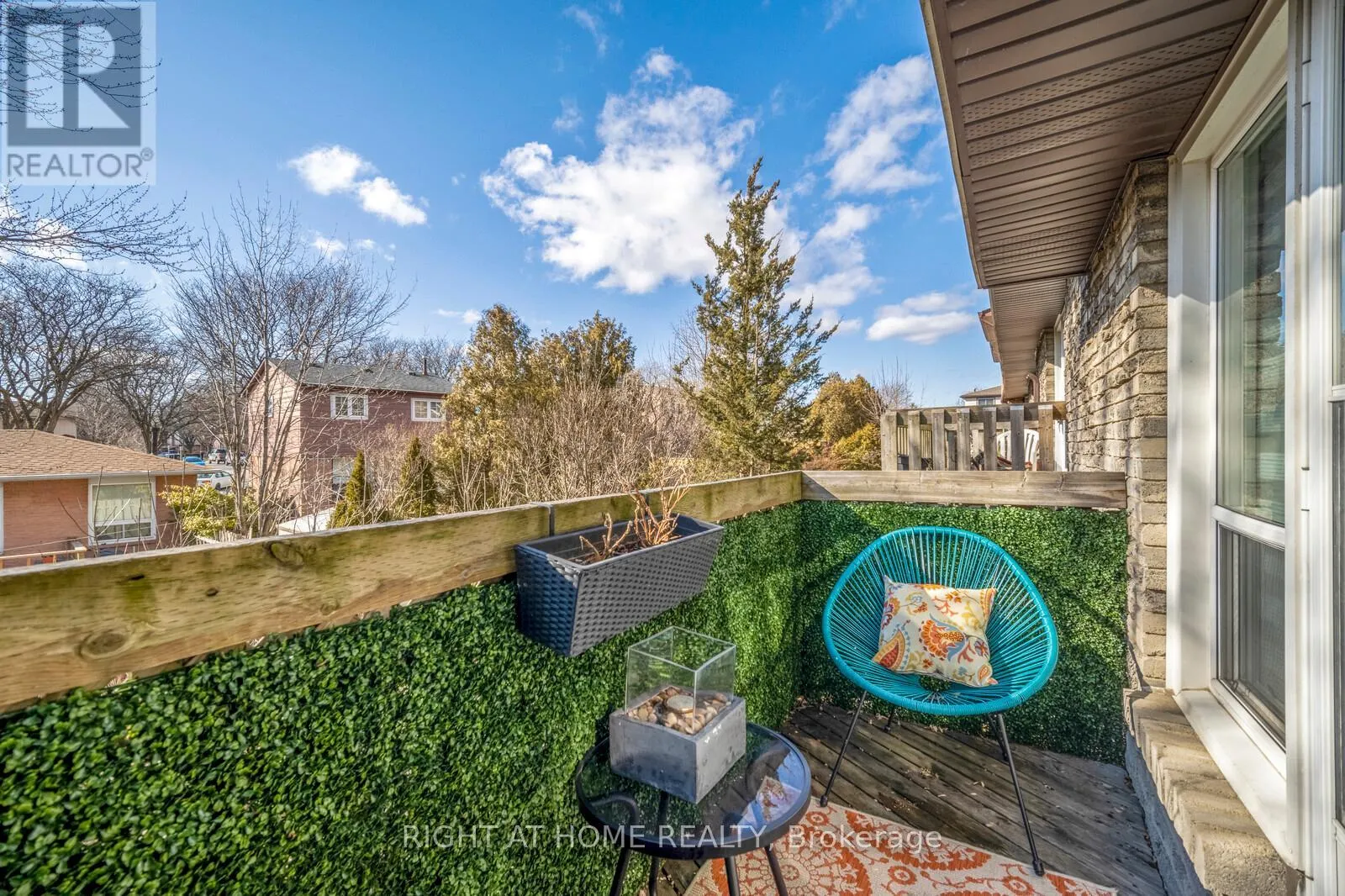 3 - 985 LIMERIDGE ROAD E