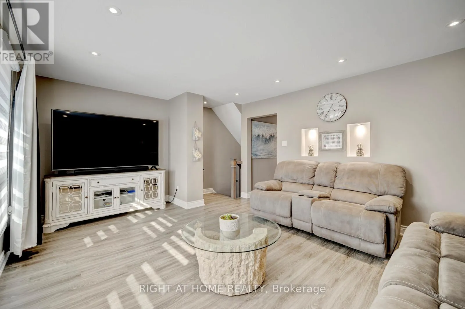 3 - 985 LIMERIDGE ROAD E
