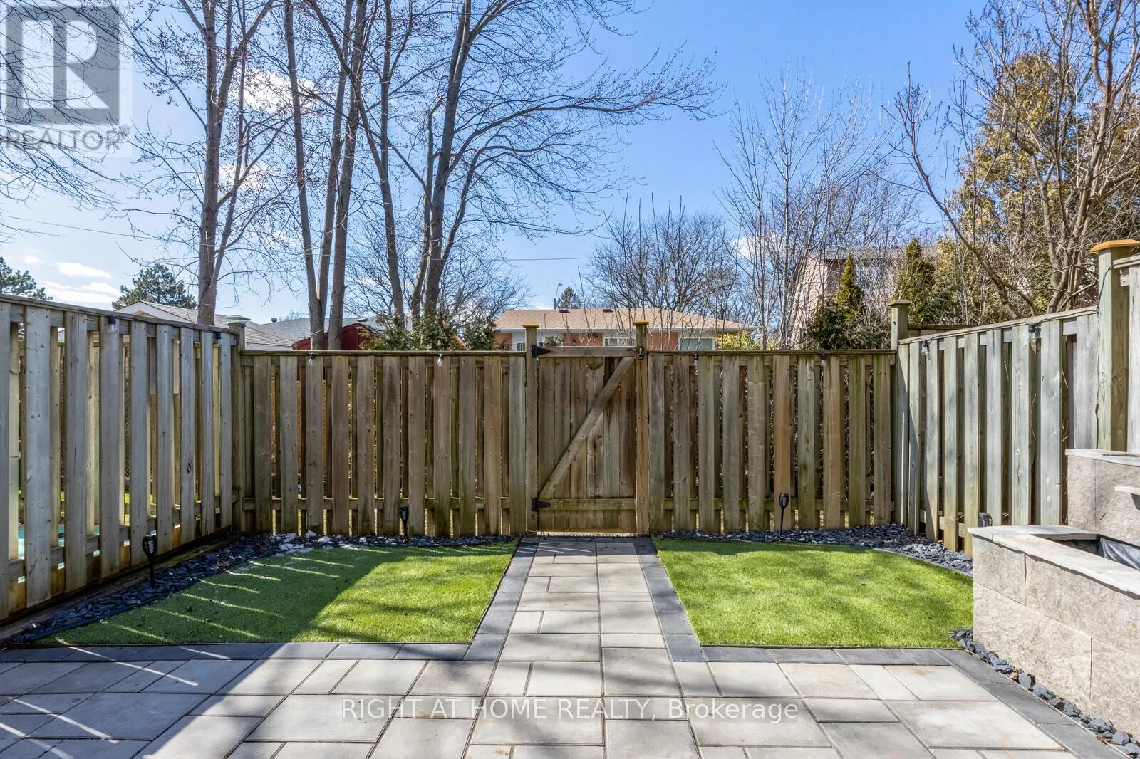 3 - 985 LIMERIDGE ROAD E