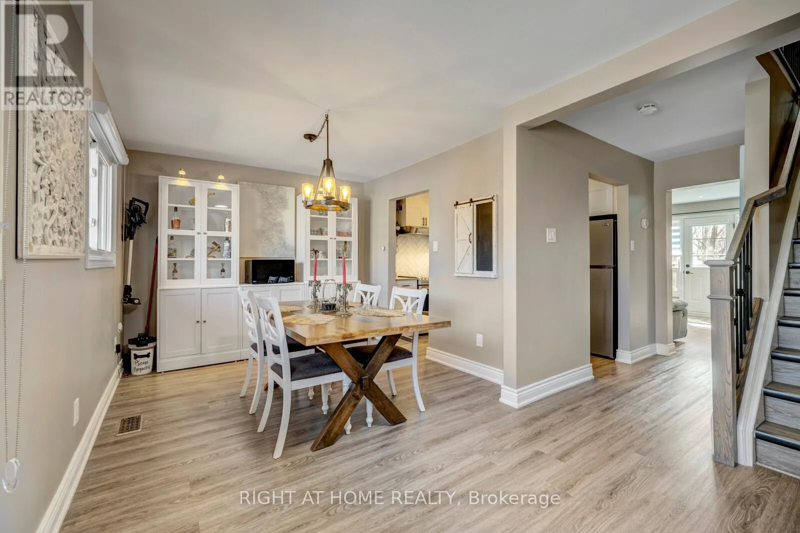 3 - 985 LIMERIDGE ROAD E