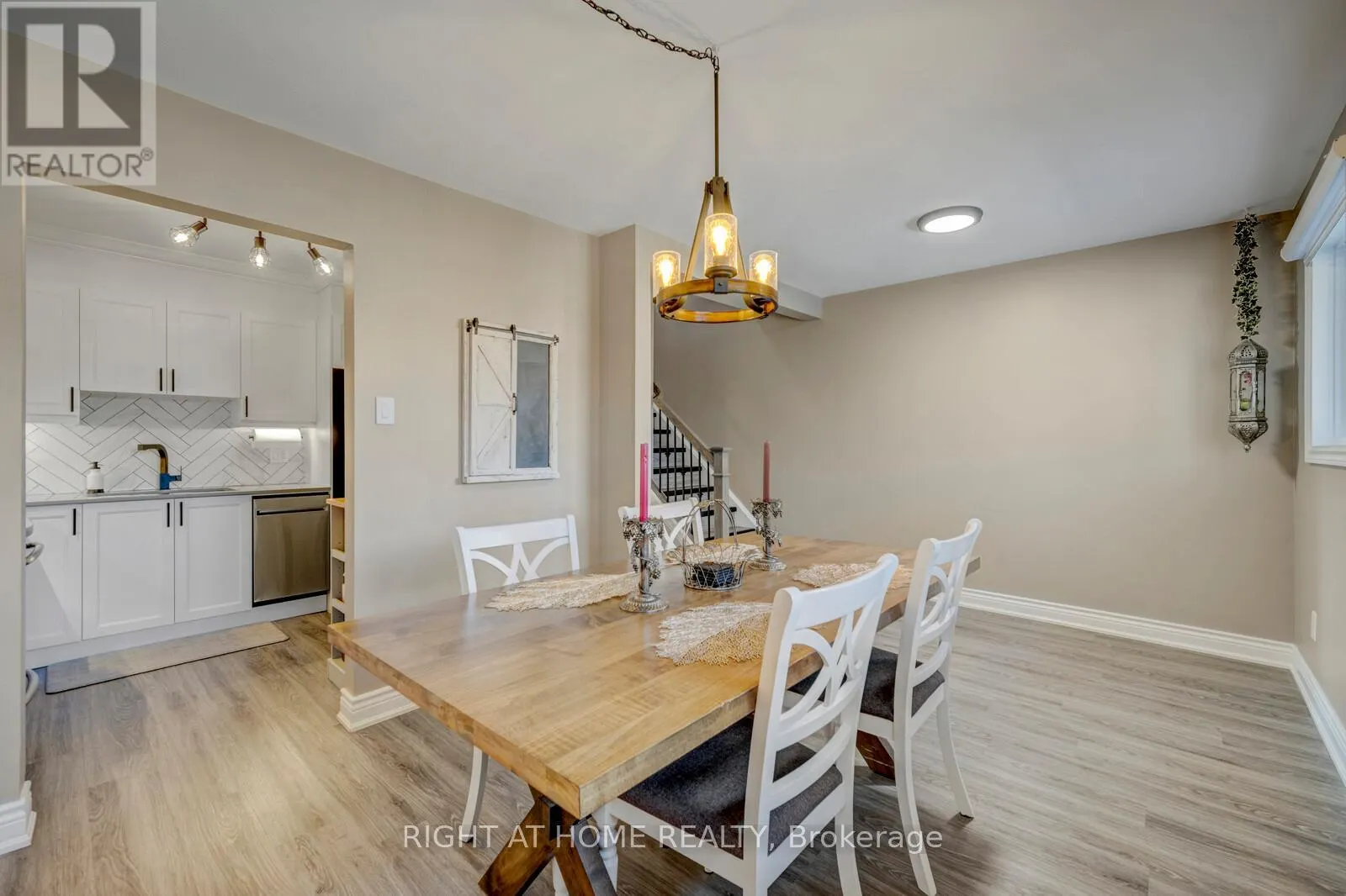 3 - 985 LIMERIDGE ROAD E