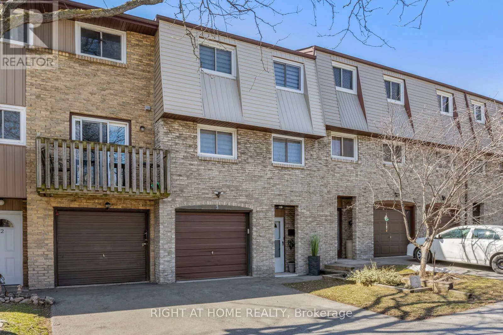 3 - 985 LIMERIDGE ROAD E