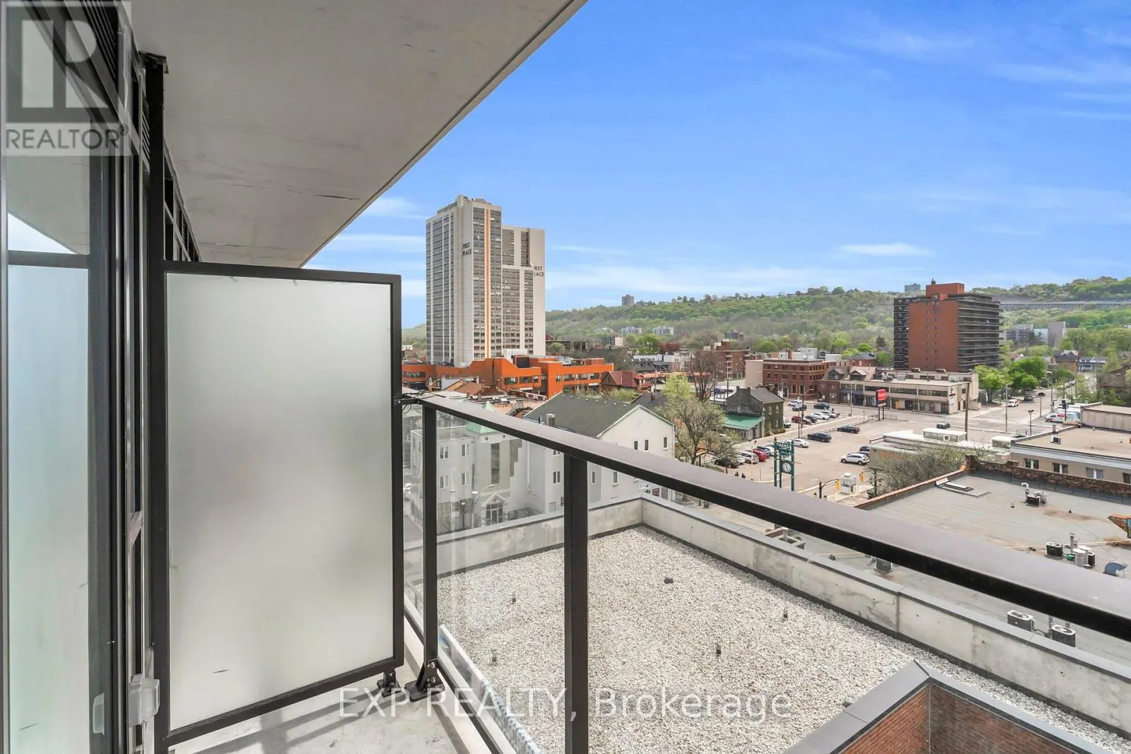 828 - 1 JARVIS STREET