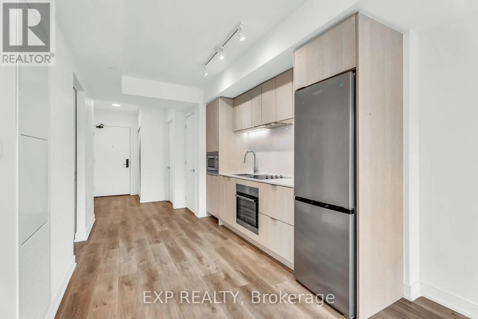 828 - 1 JARVIS STREET