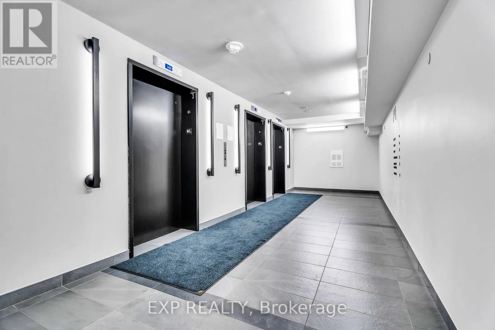 828 - 1 JARVIS STREET