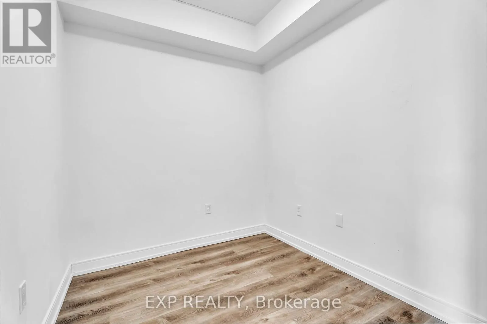 828 - 1 JARVIS STREET