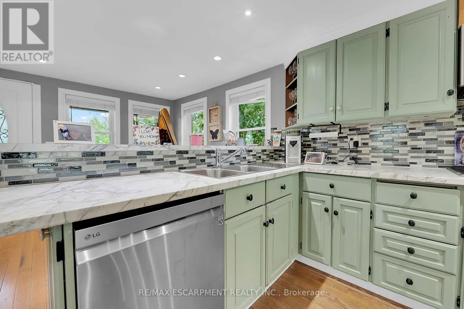 1435 MERRITTVILLE HIGHWAY
