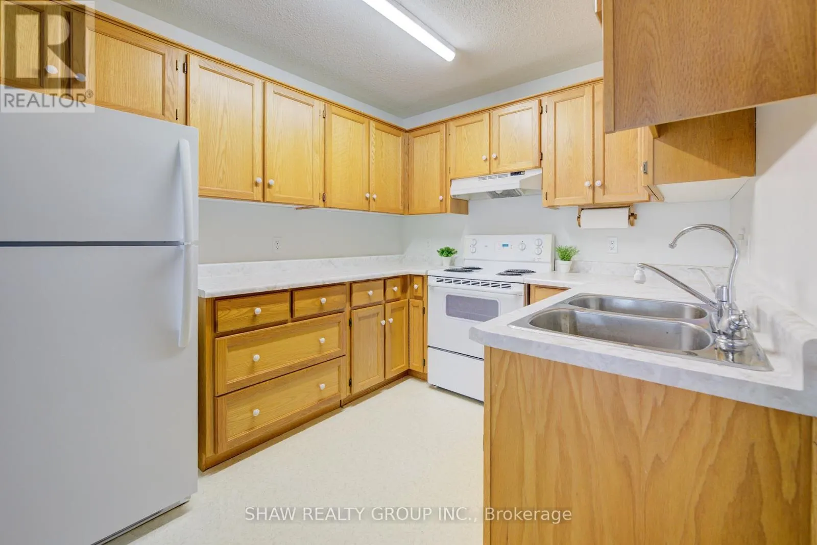 29 - 300 JOHN STREET S