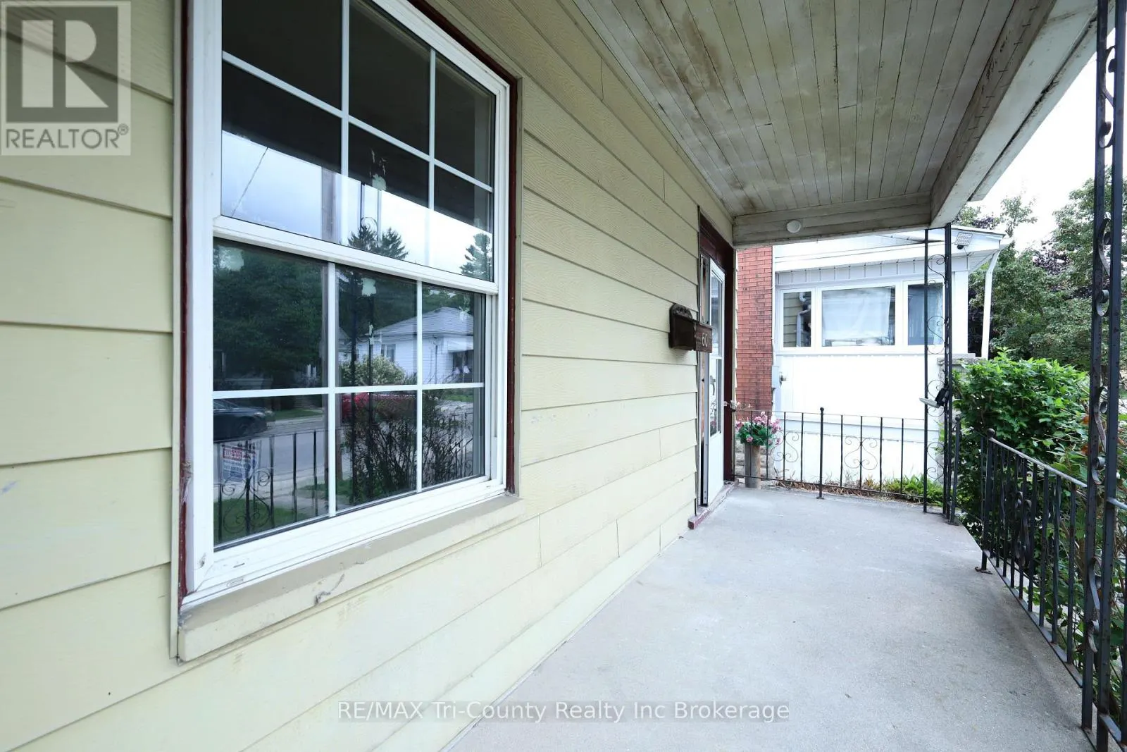 60 MANITOBA STREET