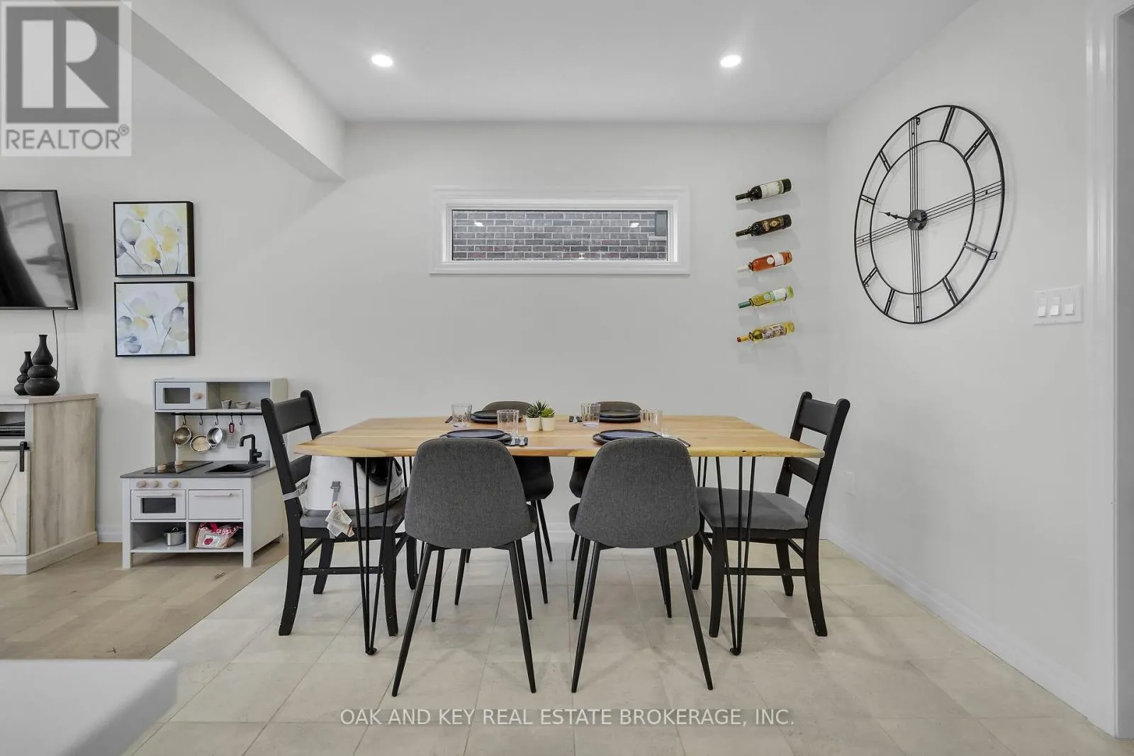 11 CHARTER CREEK COURT