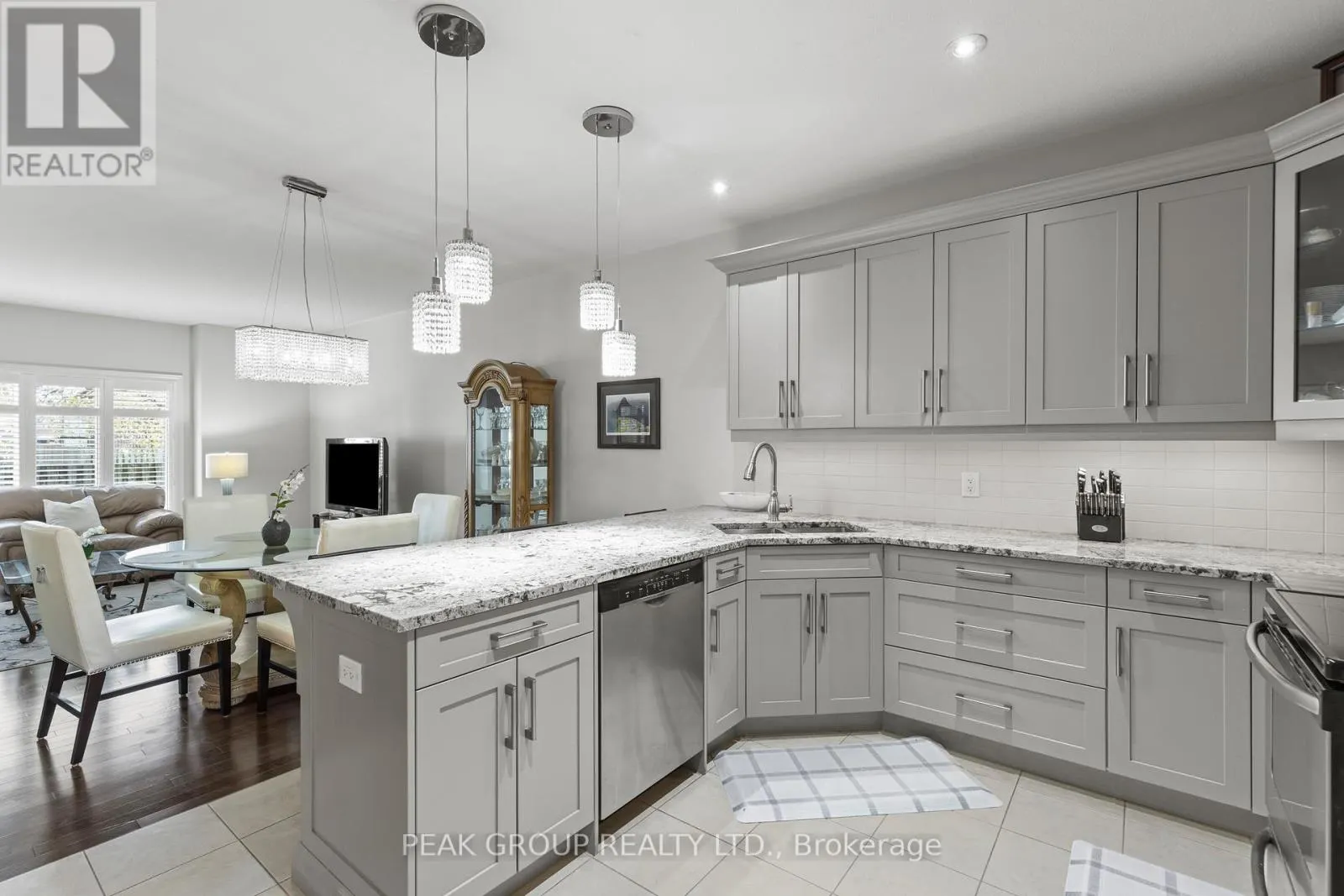 20 - 4399 MONTROSE ROAD, #20