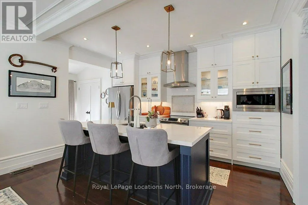 107 TROWBRIDGE STREET W