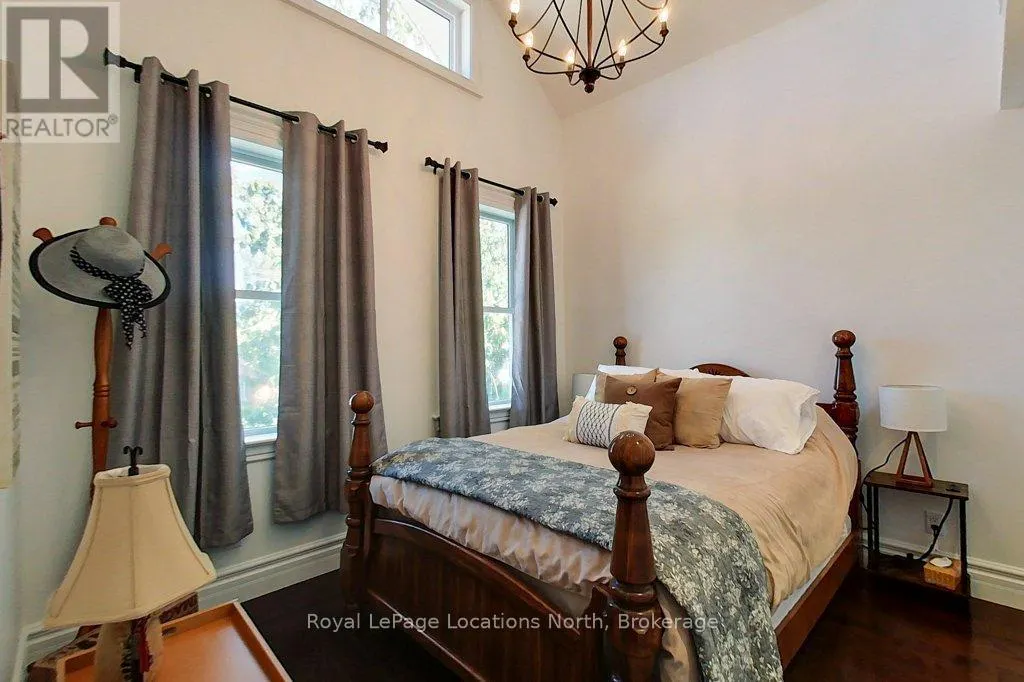 107 TROWBRIDGE STREET W