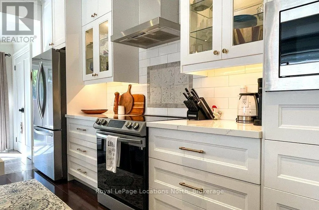 107 TROWBRIDGE STREET W