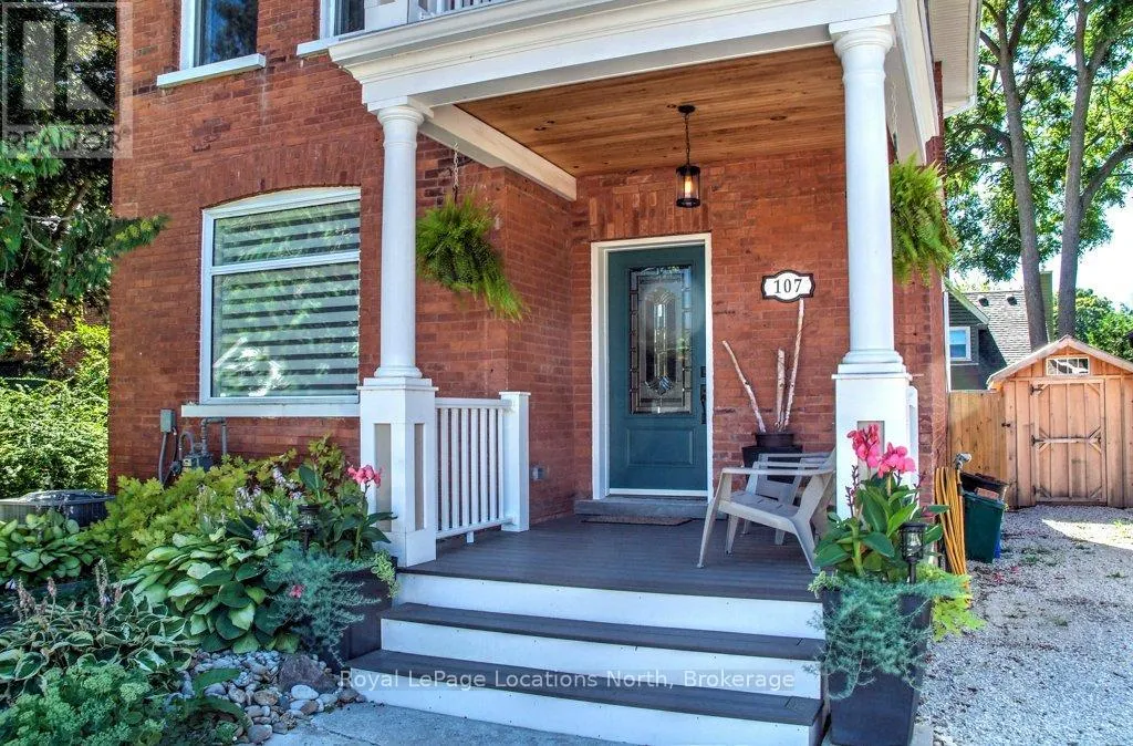 107 TROWBRIDGE STREET W