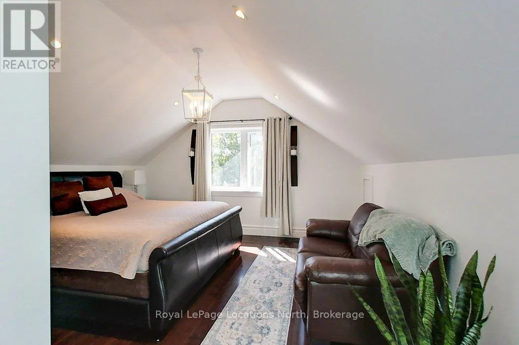 107 TROWBRIDGE STREET W