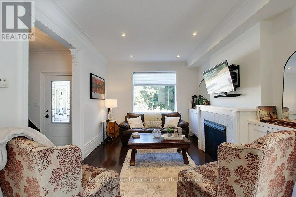 107 TROWBRIDGE STREET W