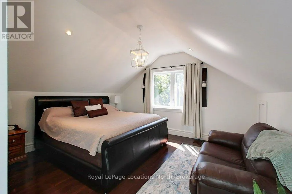 107 TROWBRIDGE STREET W