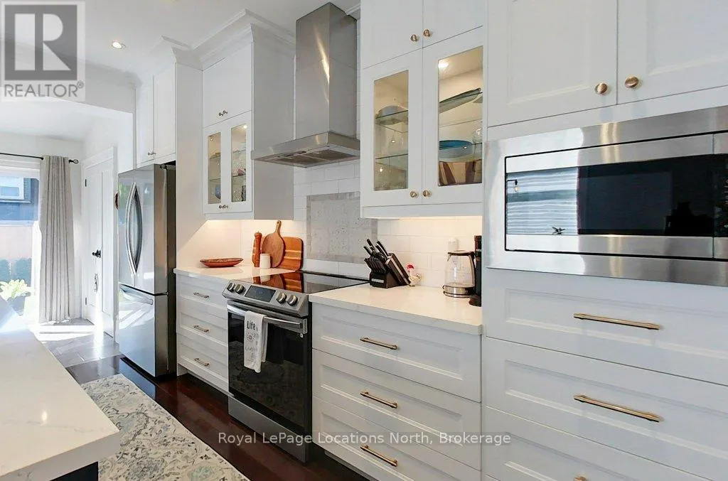 107 TROWBRIDGE STREET W