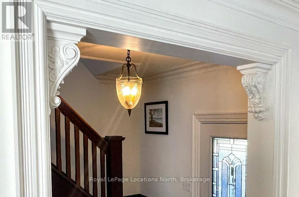 107 TROWBRIDGE STREET W