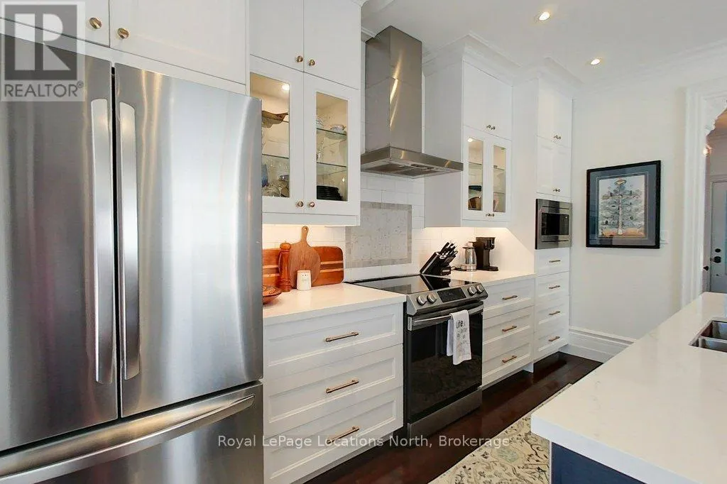 107 TROWBRIDGE STREET W