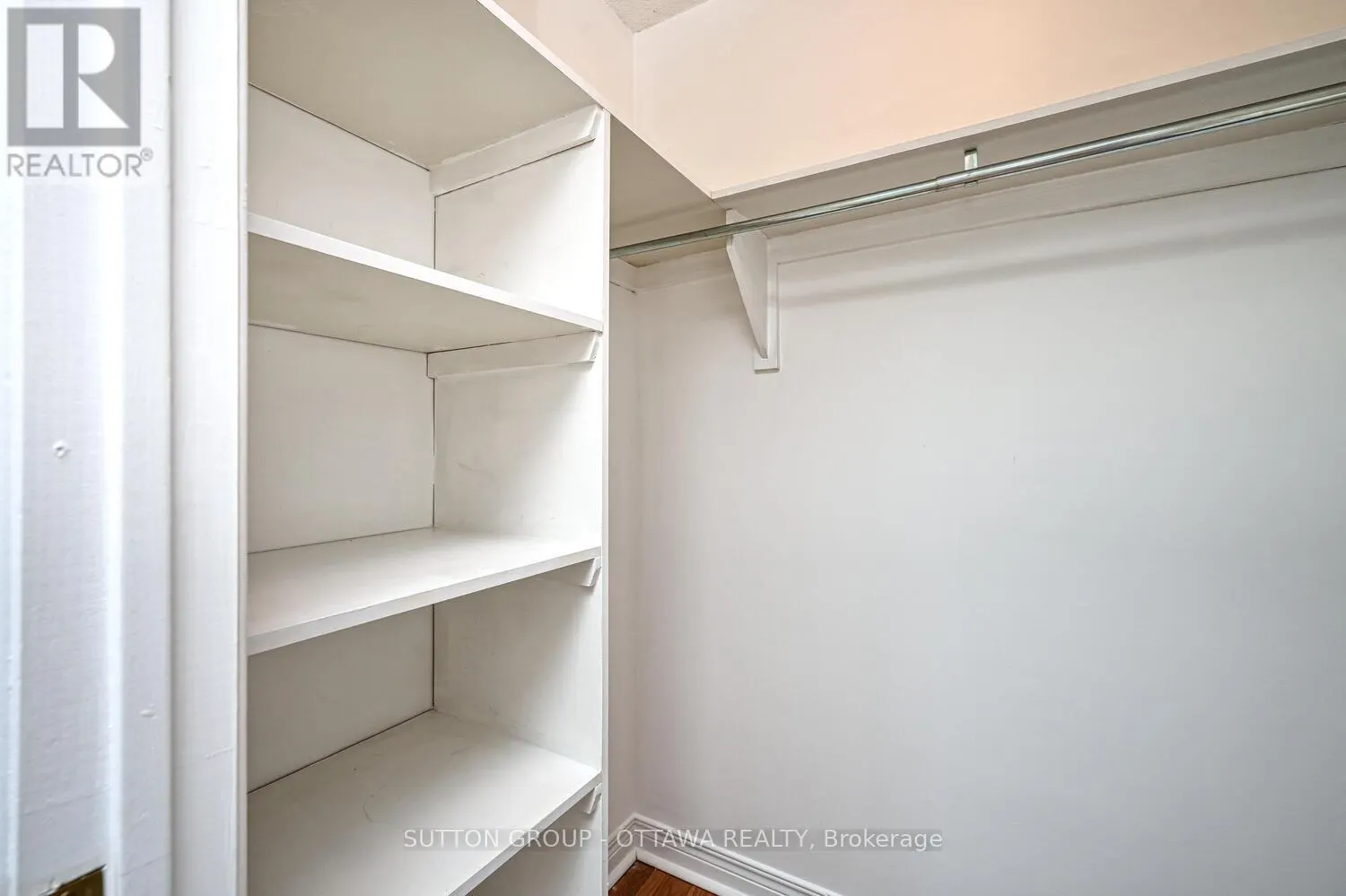 202 - 550 CAMBRIDGE STREET S