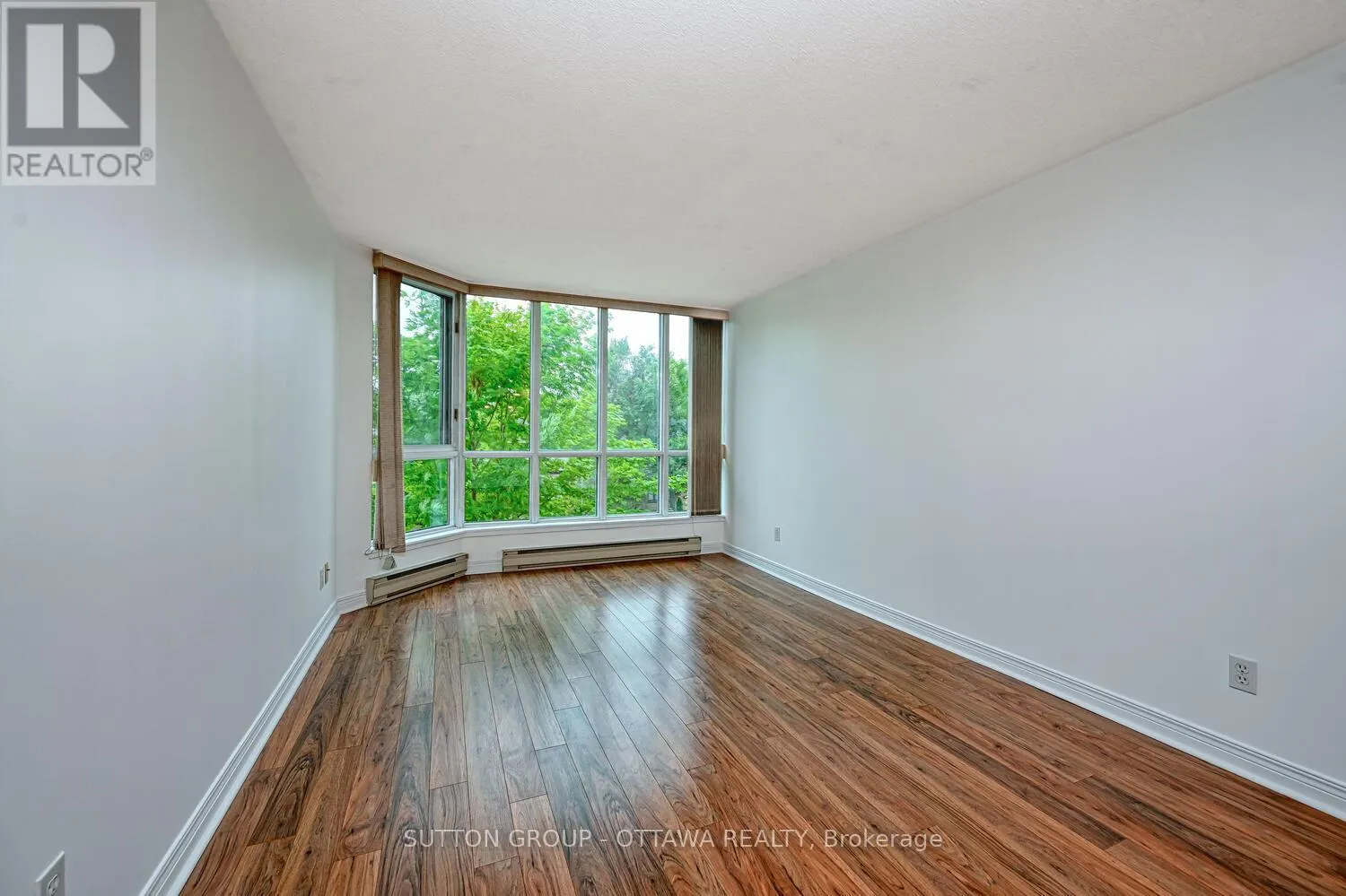 202 - 550 CAMBRIDGE STREET S