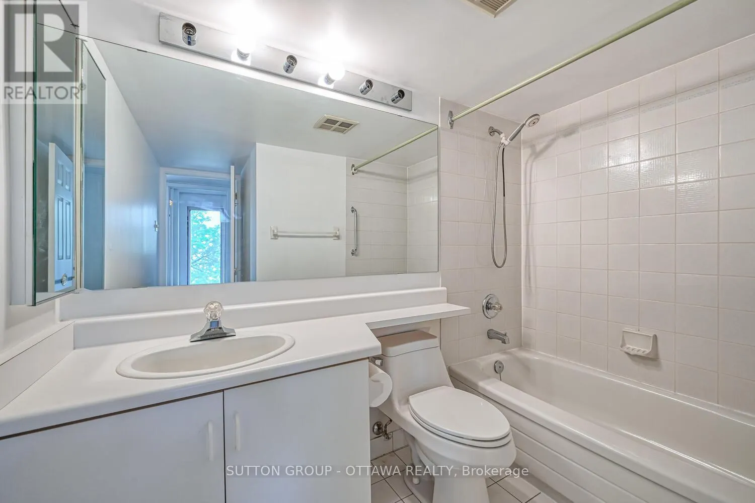 202 - 550 CAMBRIDGE STREET S