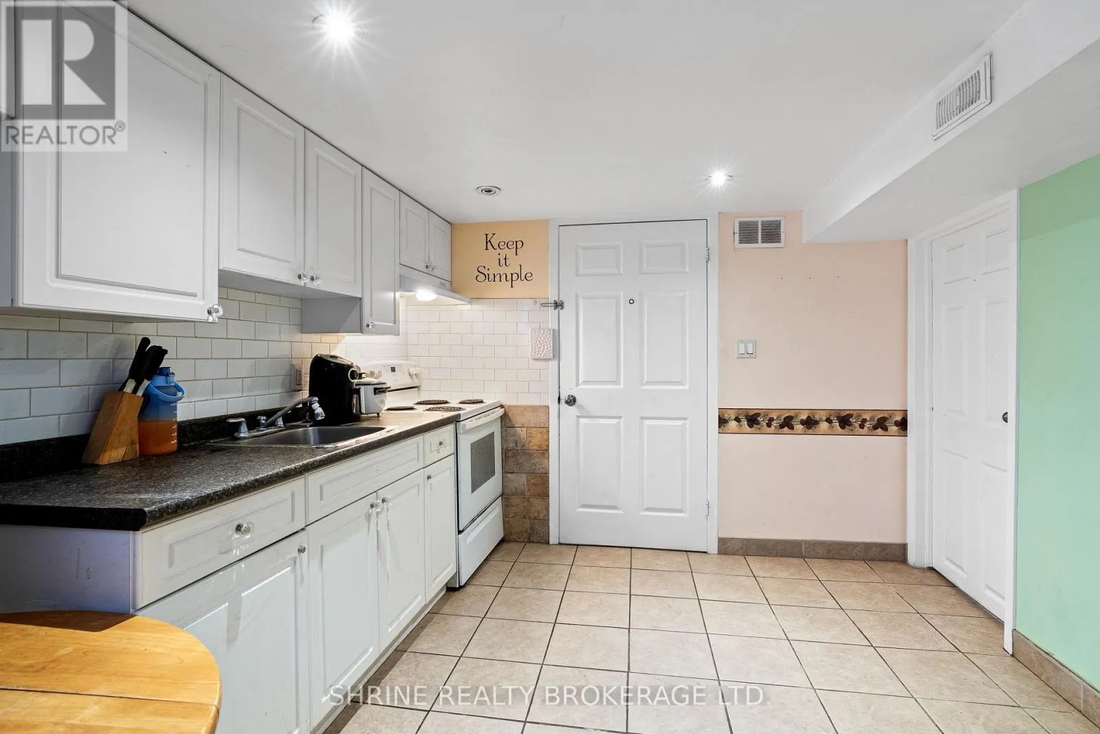 15 GARLAND CRESCENT