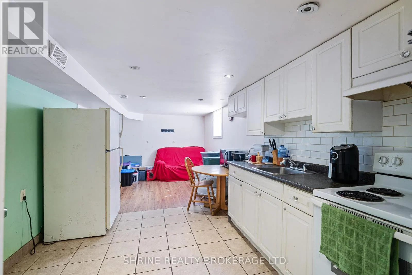 15 GARLAND CRESCENT