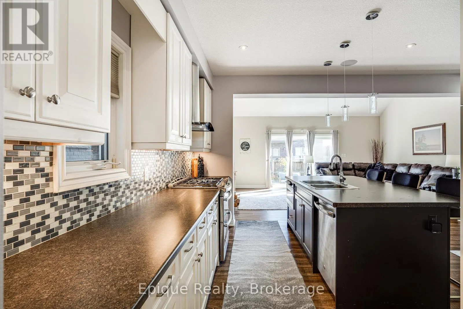68 ROSELAWN CRESCENT