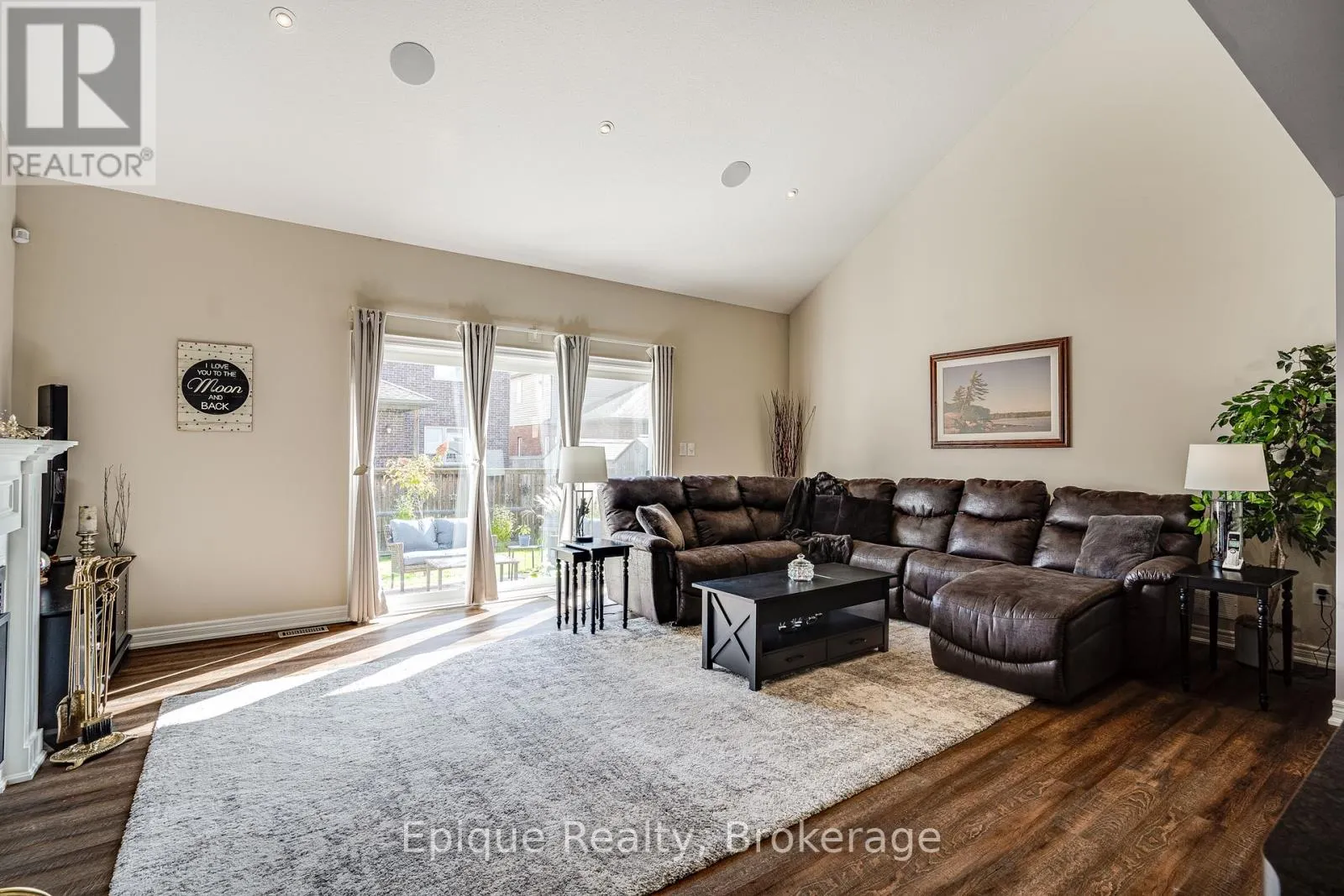 68 ROSELAWN CRESCENT