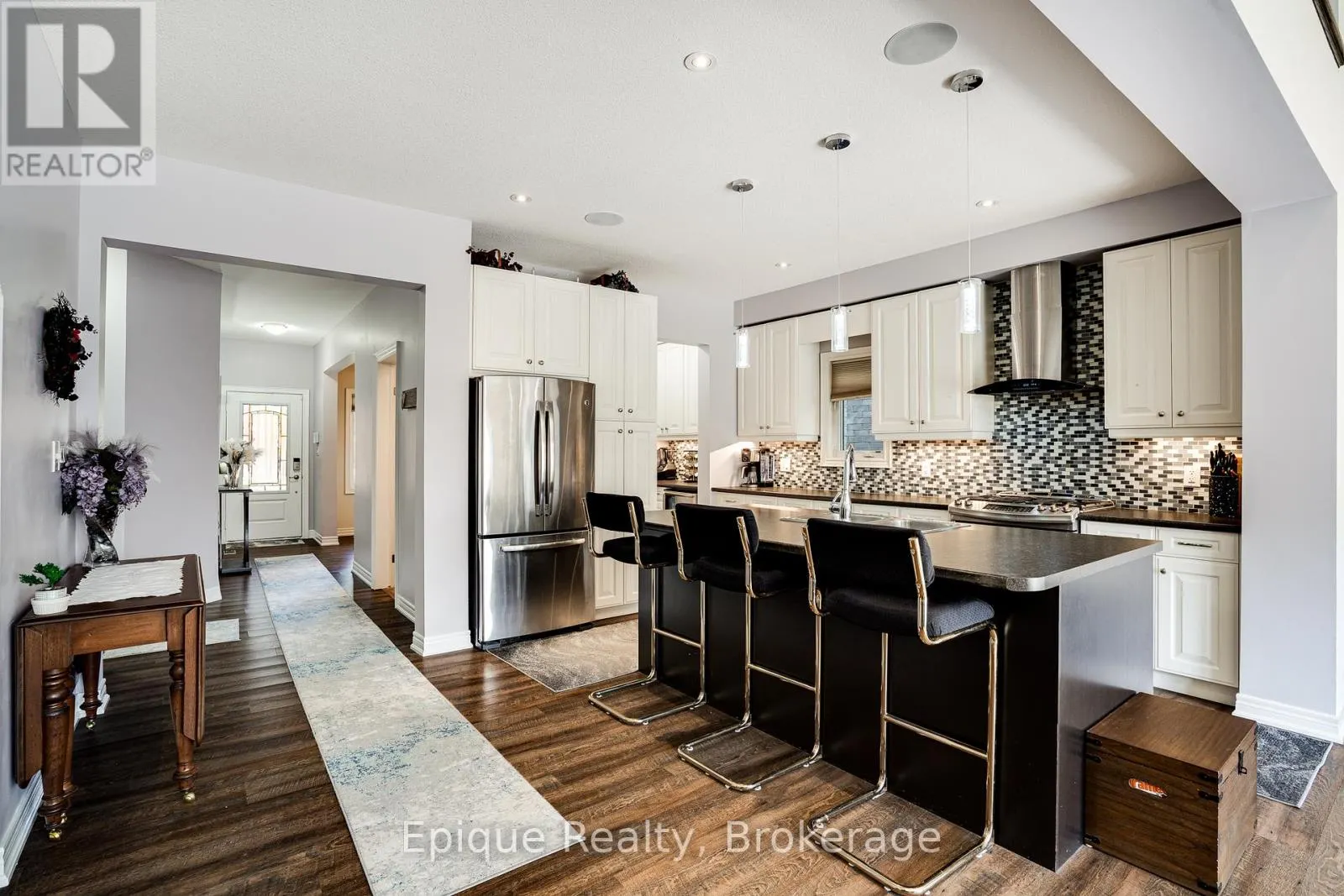 68 ROSELAWN CRESCENT