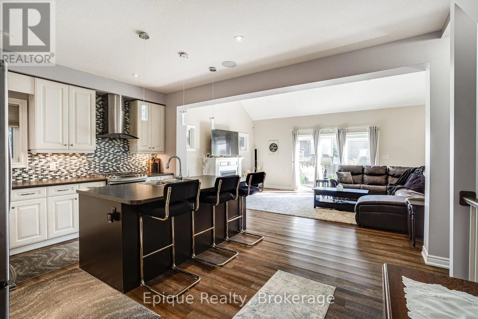 68 ROSELAWN CRESCENT
