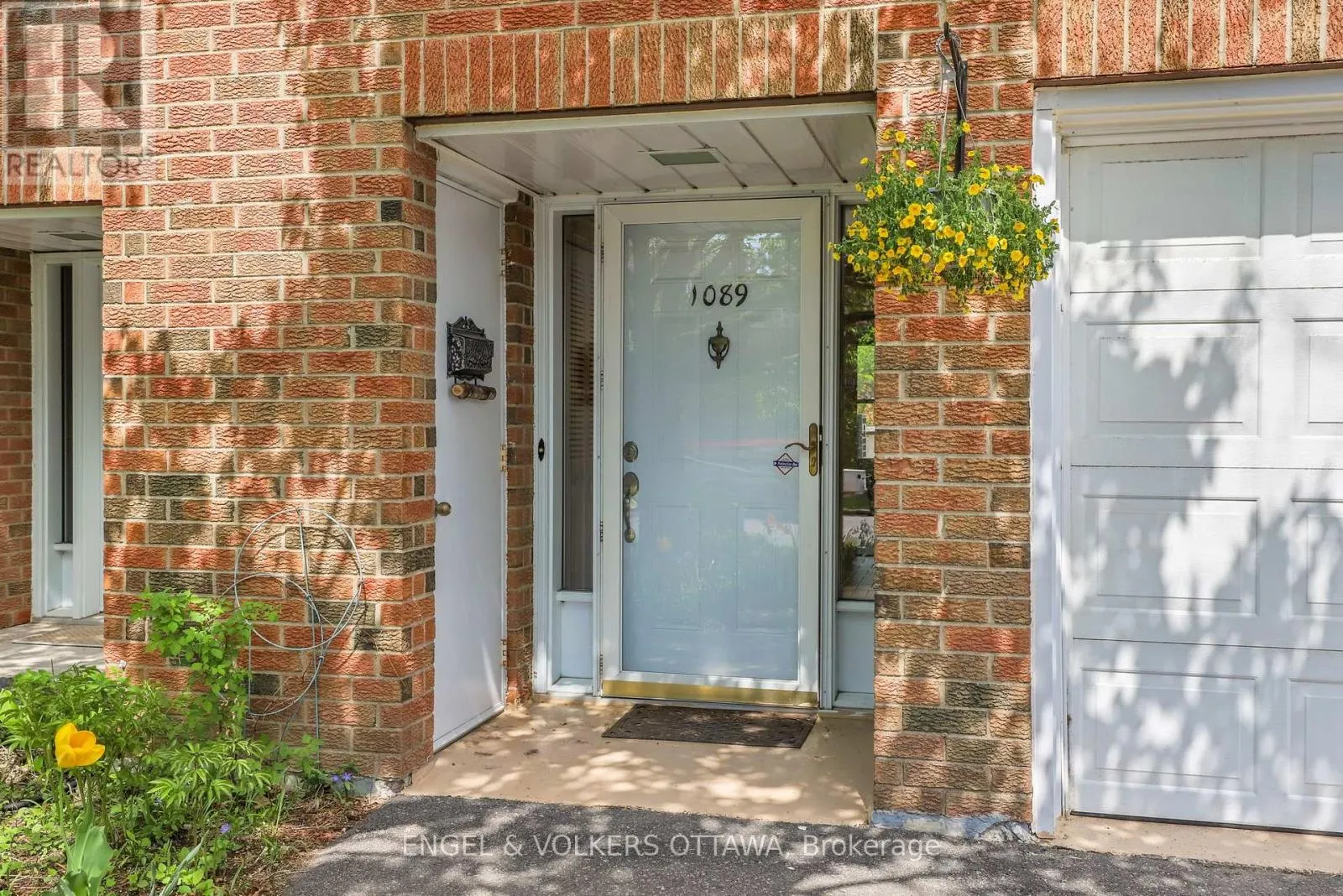 1089 BORDEN SIDE ROAD